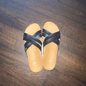 Reef sandals slide on flip flops size 9